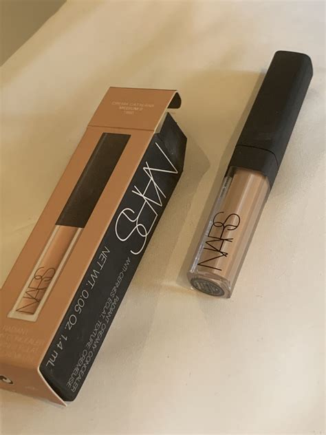 Dupe for nars radiant creamy concealer  • Medium-full coverage that helps to conceal very dark under eyes and blemishes without the need for a color corrector